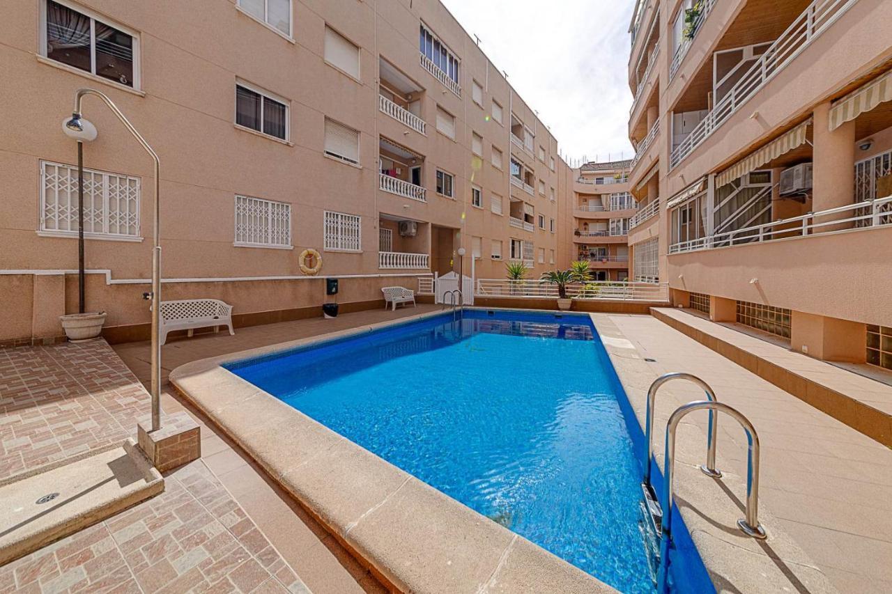 Cozy Appartment Torrevieja At Irina Exterior foto