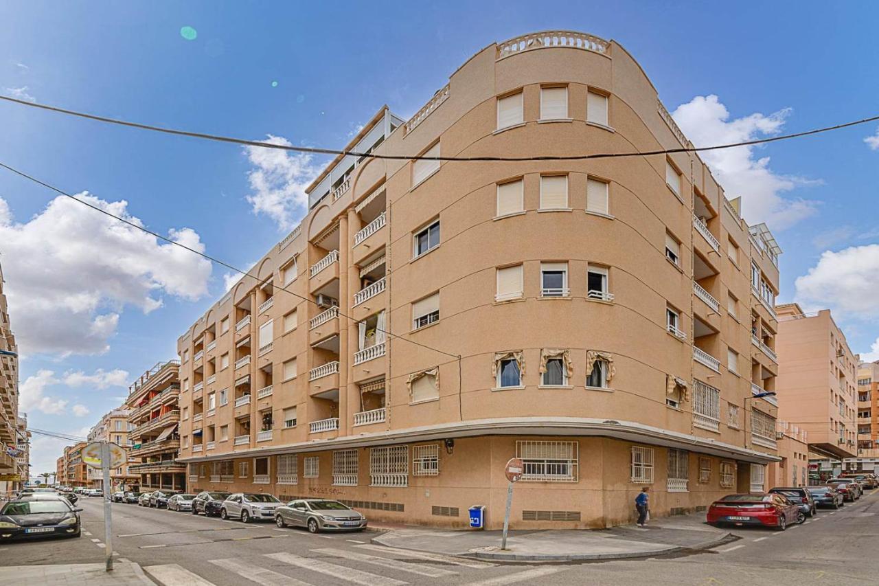 Cozy Appartment Torrevieja At Irina Exterior foto